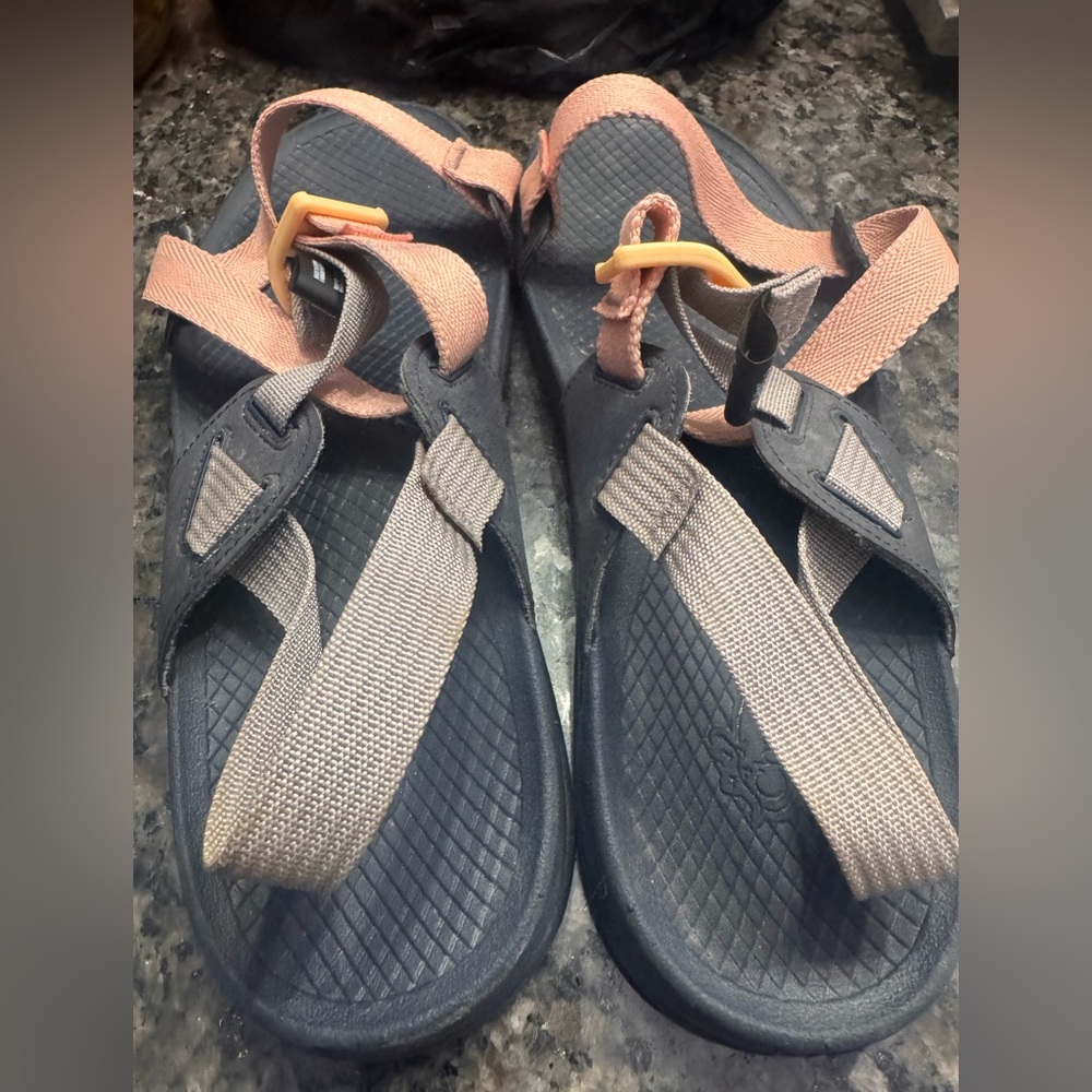 Women’s Chacos lowdown Sandals apricot and lilac color - Picture 3 of 4